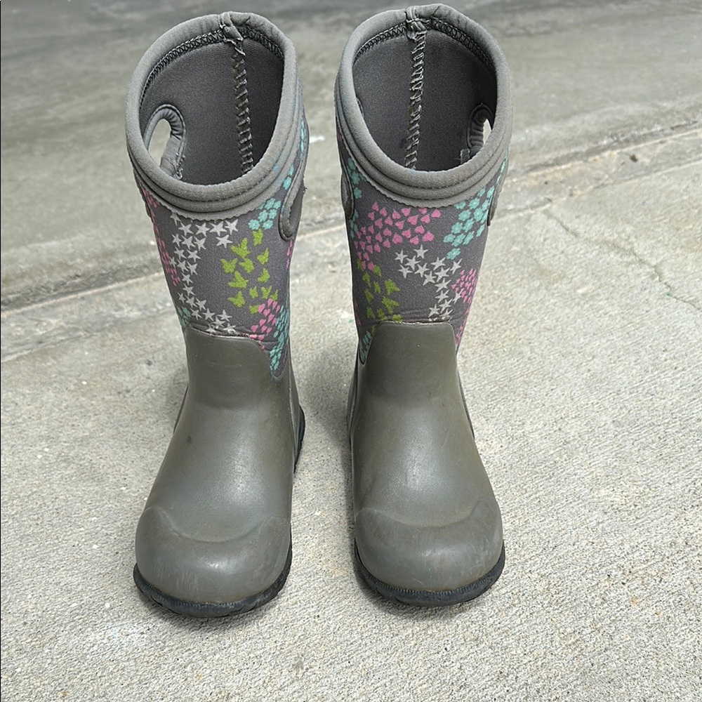 Bogs - insulated Girl York Star and Heart Boots
Size 10